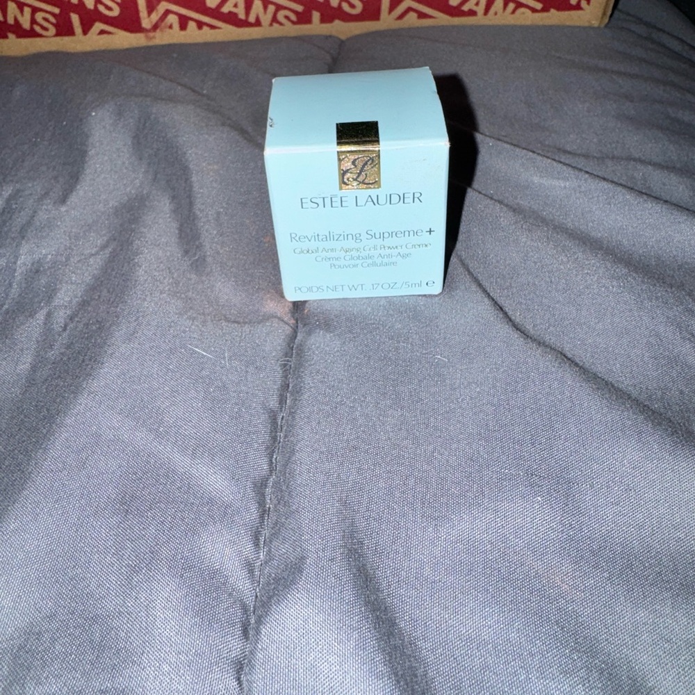 Estee Lauder Revitalizing Supreme+ Cream in Light Blue Box
